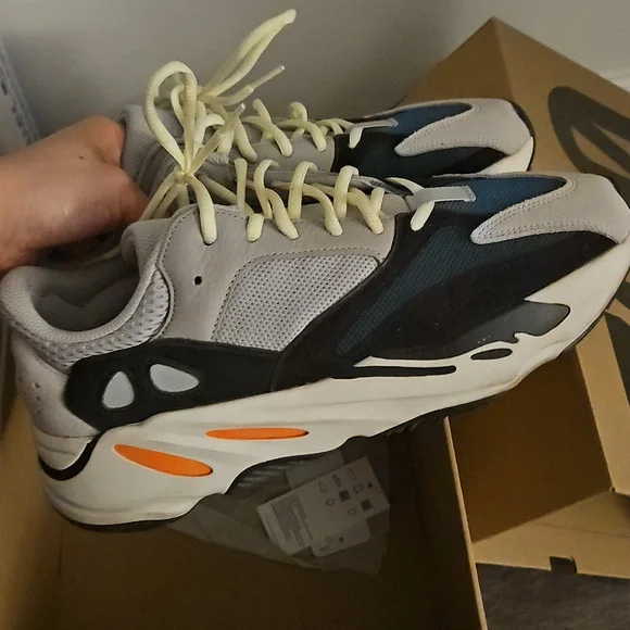 Adidas yeezy Boost 700 Wave Runner Solid Grey Core - Picture 5 of 5